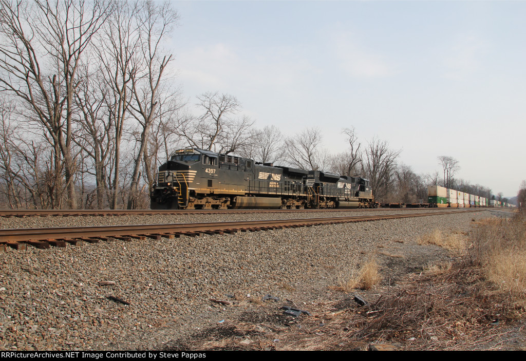 NS 4397 takes a train West